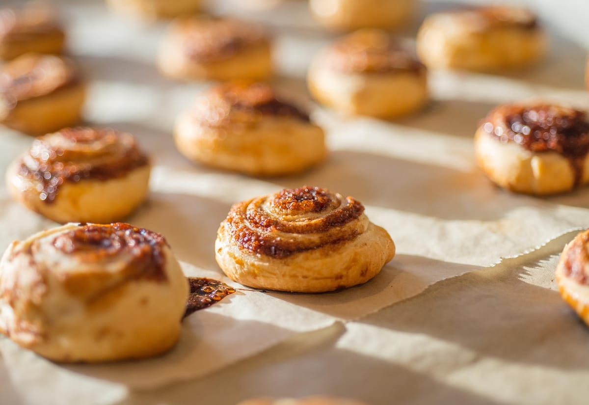 Cardamom knot buns